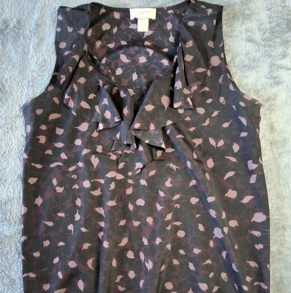 LOFT Tops - Ann Taylor Loft Womens Top Sleeveless‎ Ruffle V Neck Size XS